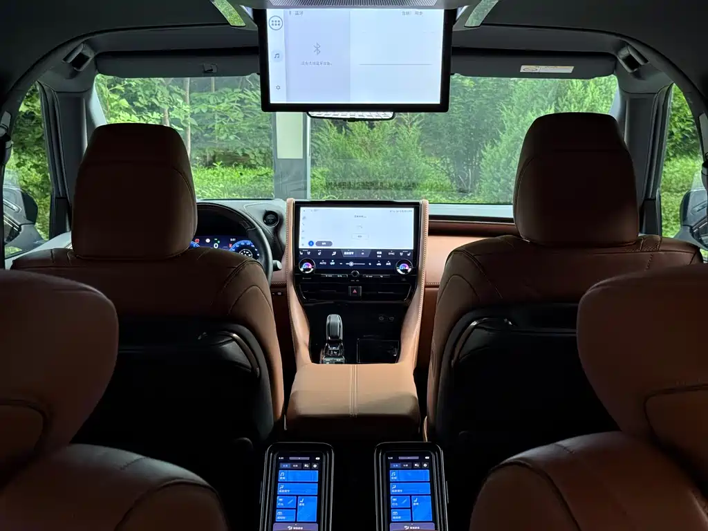 Toyota Alphard 2023 — фото 17