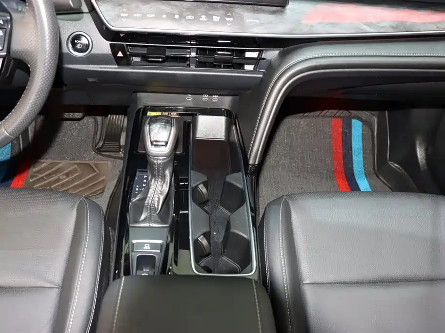 Toyota Camry 2024 — фото 15