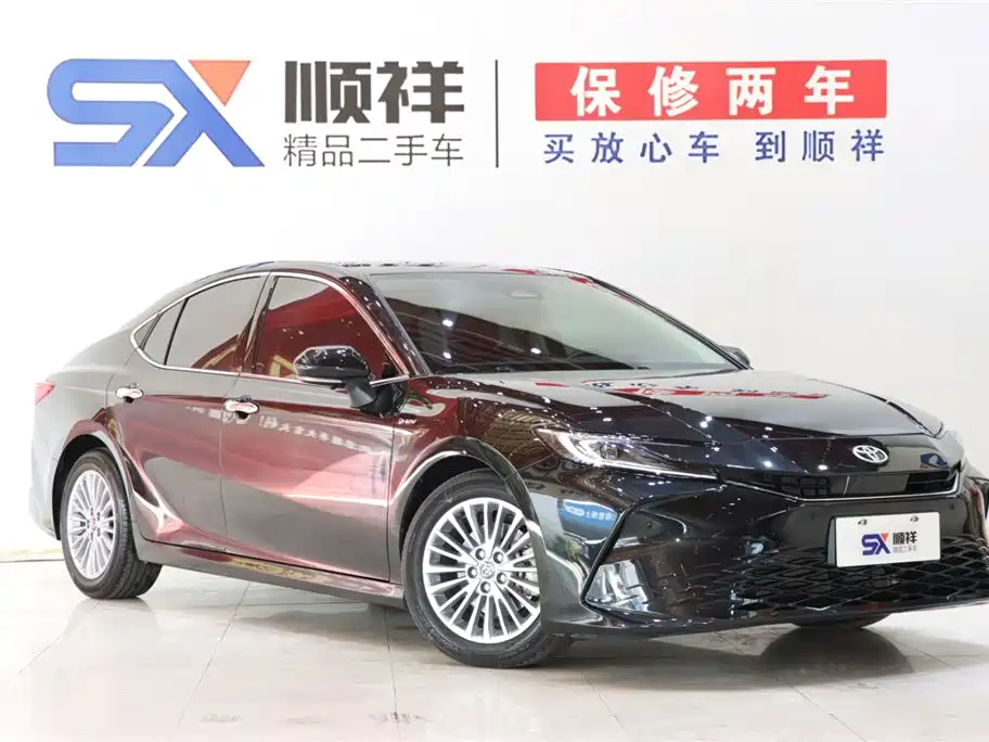 Toyota Camry 2024 — фото 3