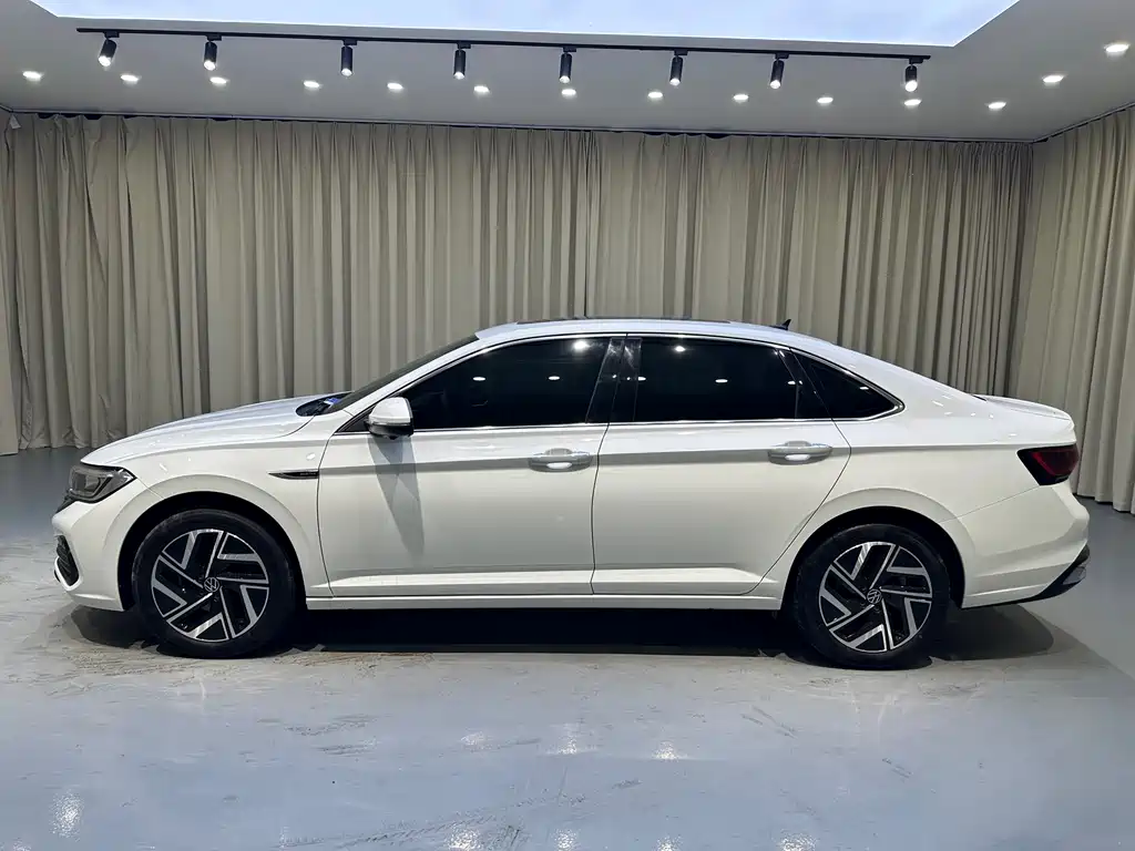 Volkswagen Sagitar 2022