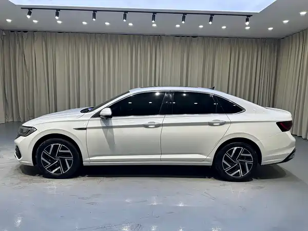 Volkswagen Sagitar 2022
