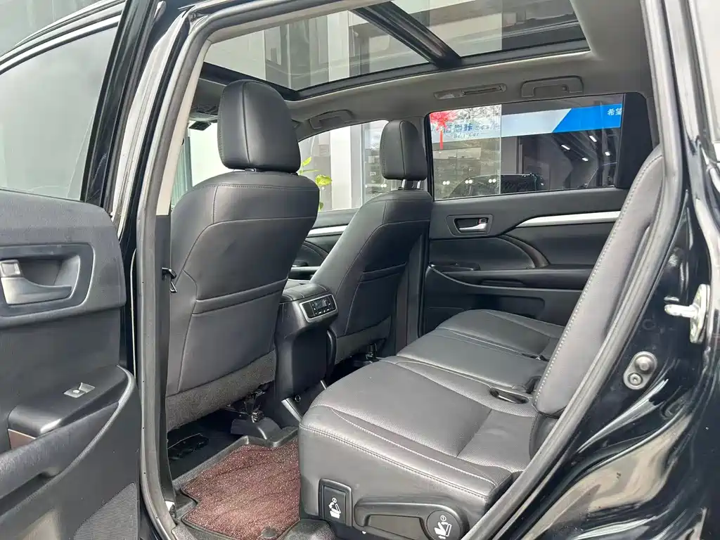 Toyota Highlander 2018 — фото 10