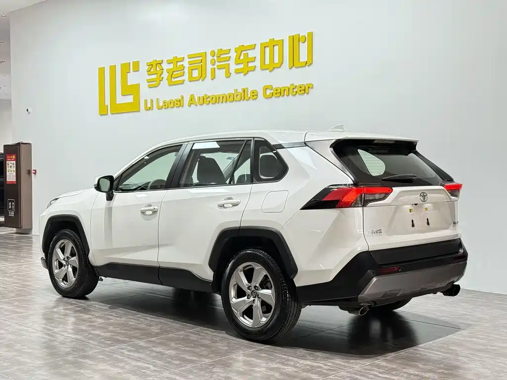 Toyota RAV4 2020 — фото 6