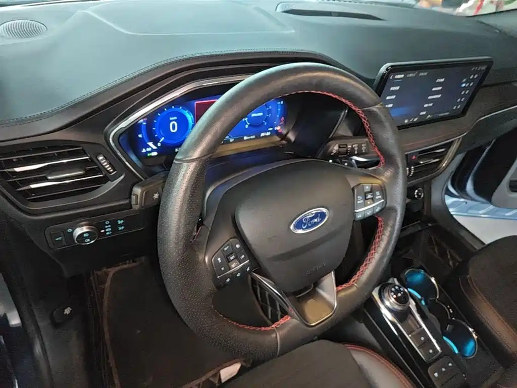 Ford Escape 2020 — фото 10
