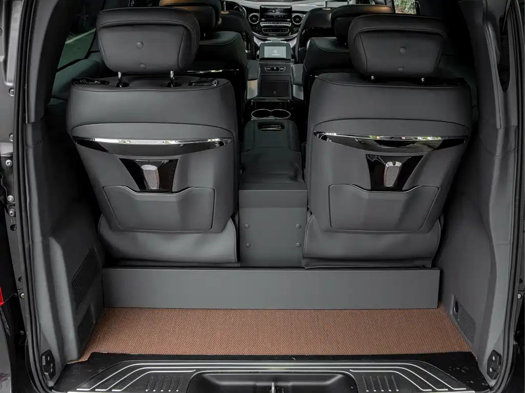 Mercedes-Benz V-Class 2023 — фото 18