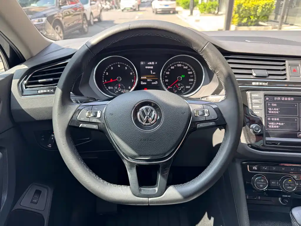 Volkswagen Tiguan L 2017 — фото 19