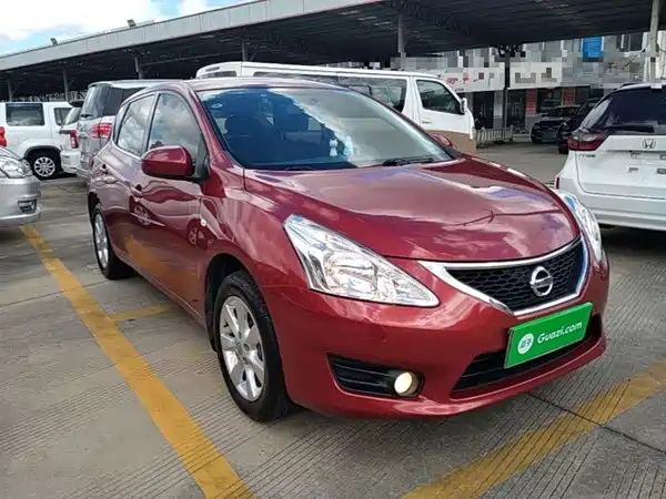 Nissan Tiida 2015