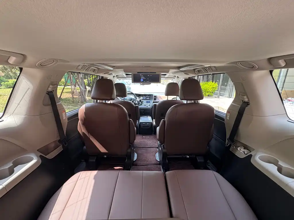 Toyota Sienna 2019 — фото 23