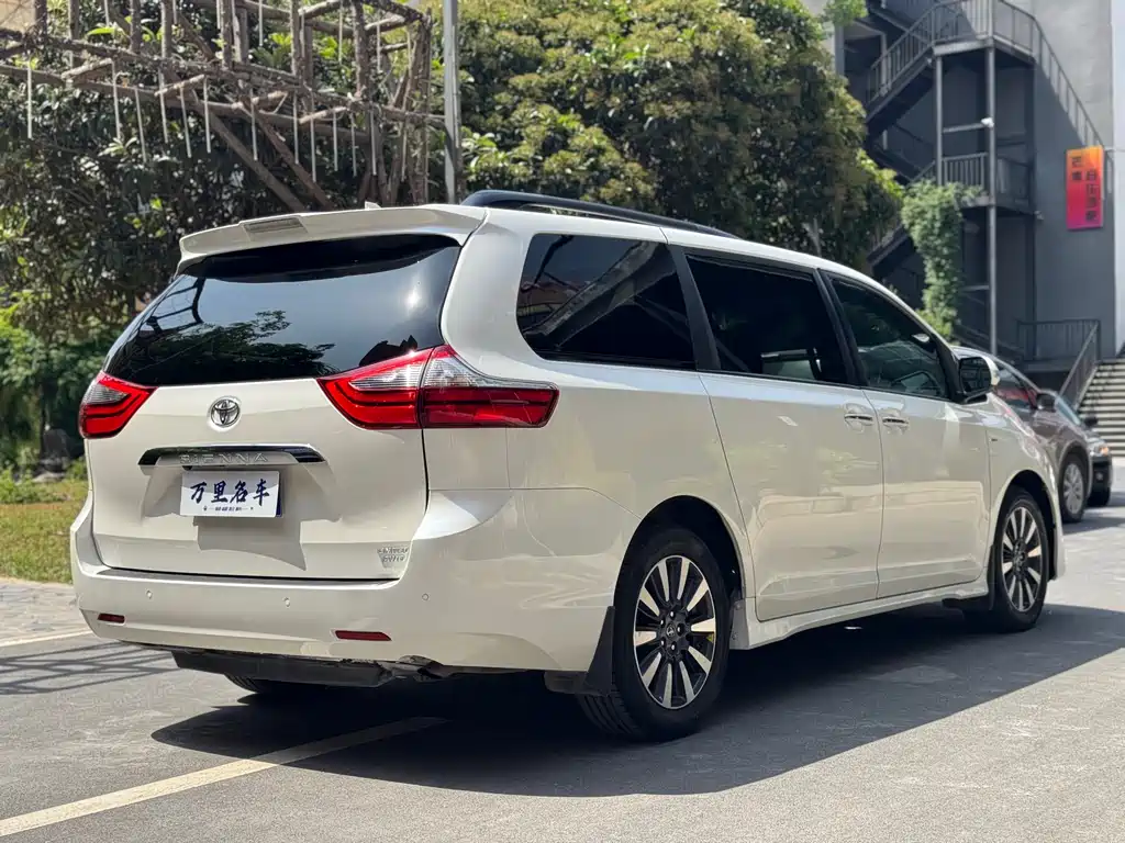Toyota Sienna 2019 — фото 36