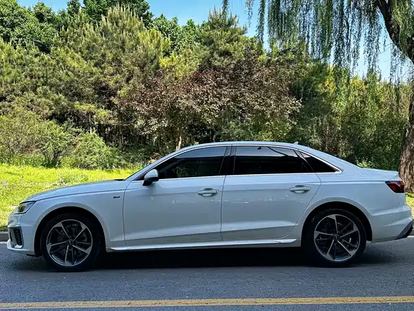 Audi A4L 2023