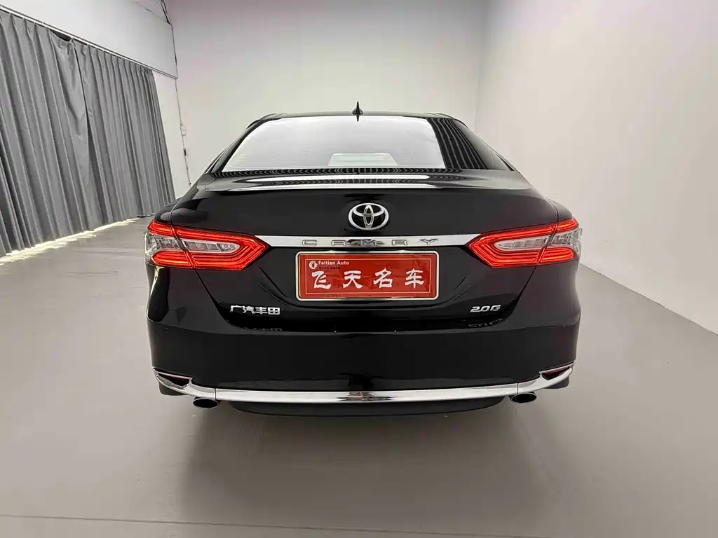 Toyota Camry 2023 — фото 3