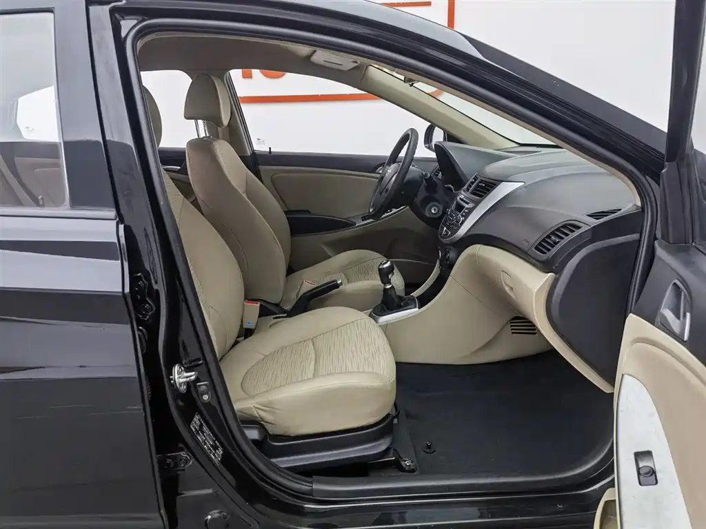 Hyundai Verna 2014 — фото 23