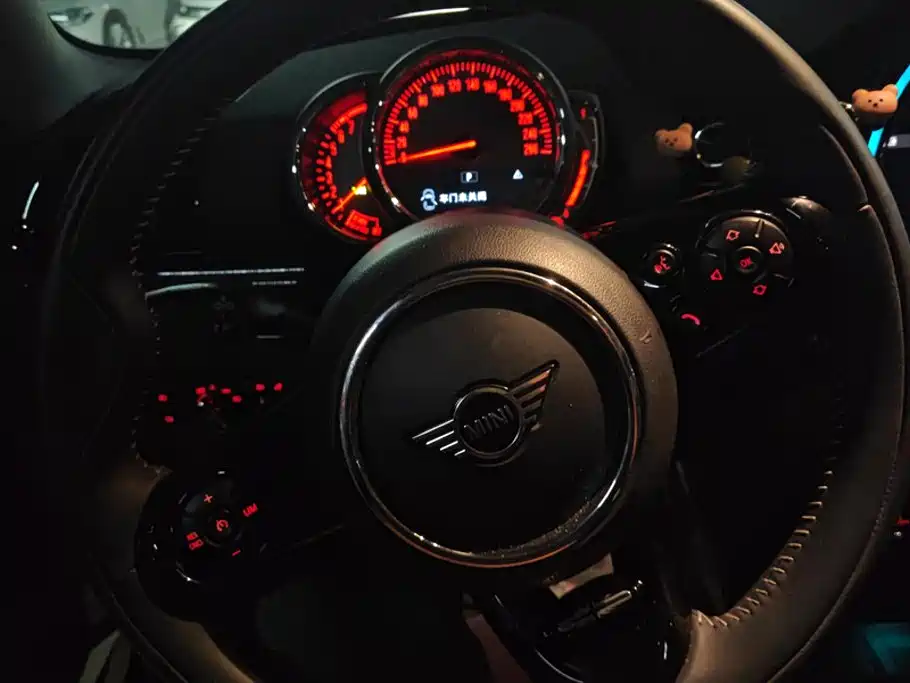 MINI Clubman 2019 — фото 15