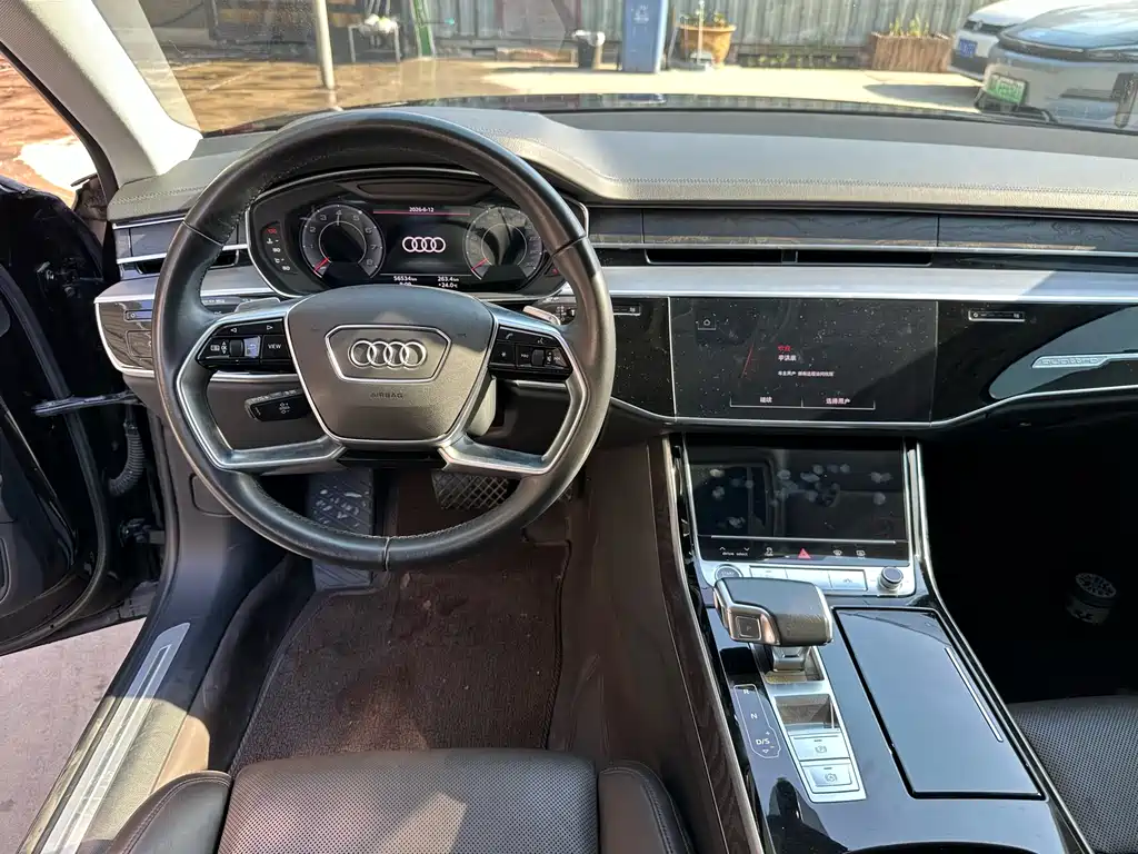 Audi A8 2022 — фото 4