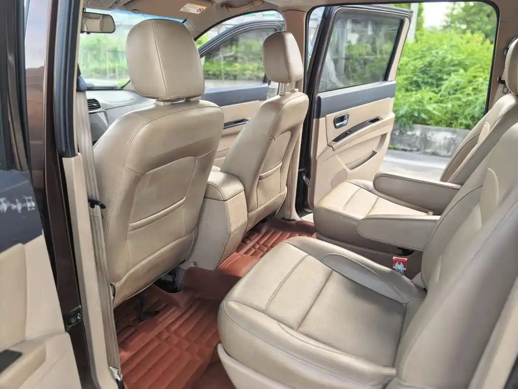 Wuling Hongguang 2014 — фото 10