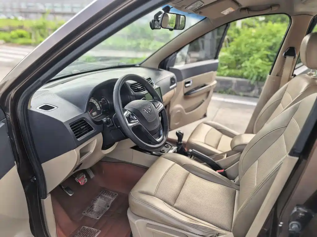 Wuling Hongguang 2014 — фото 11