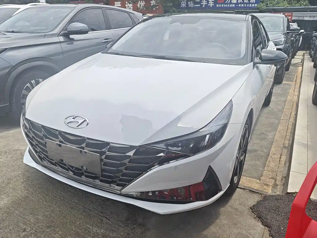 Hyundai Elantra 2021 — фото 1