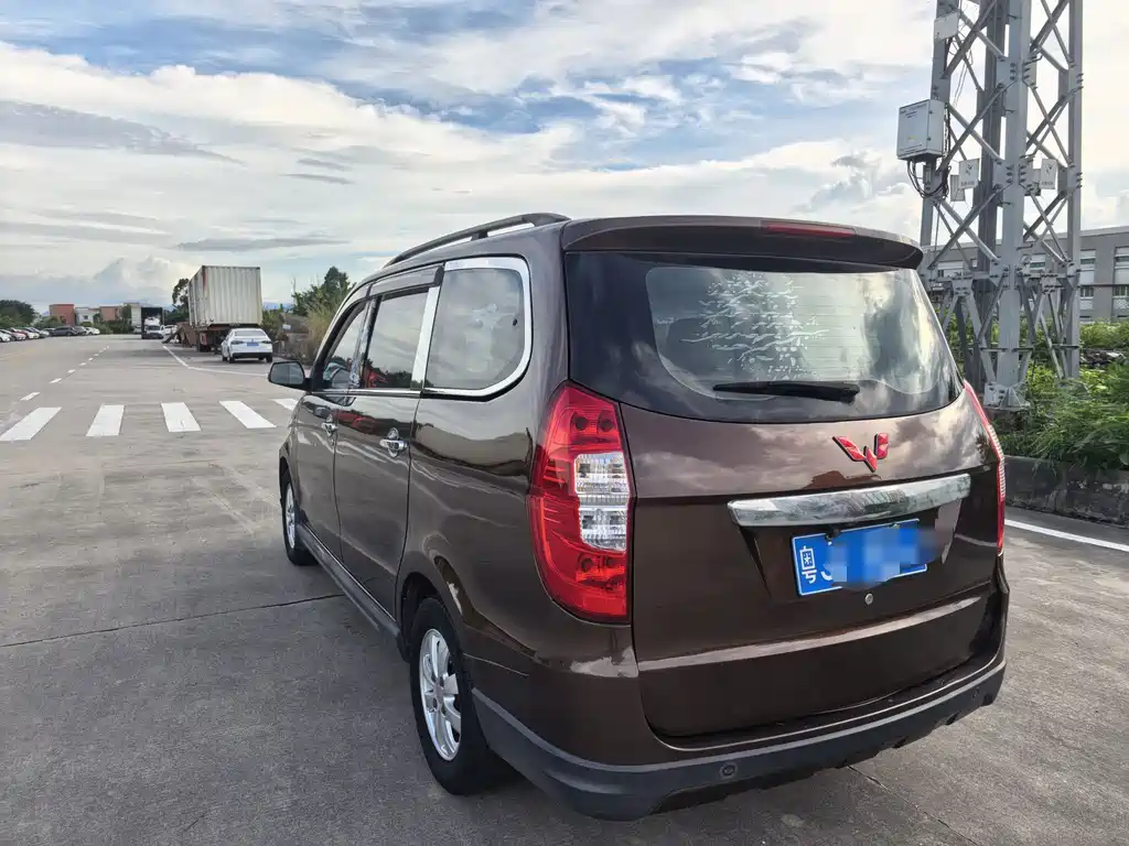 Wuling Hongguang 2014