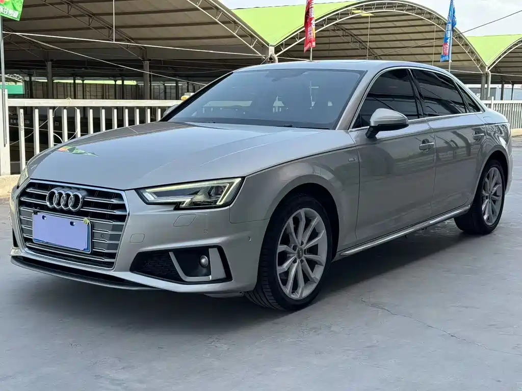 Audi A4L 2019 — фото 1