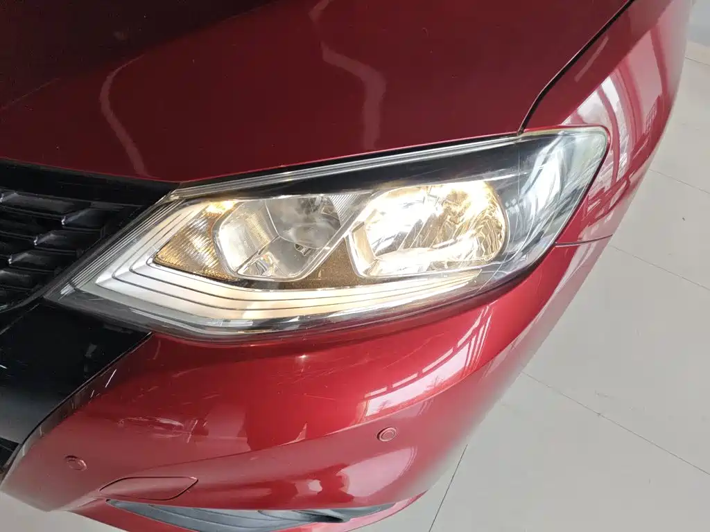 Nissan Tiida 2019 — фото 18