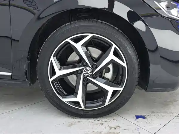 Volkswagen Passat 2023