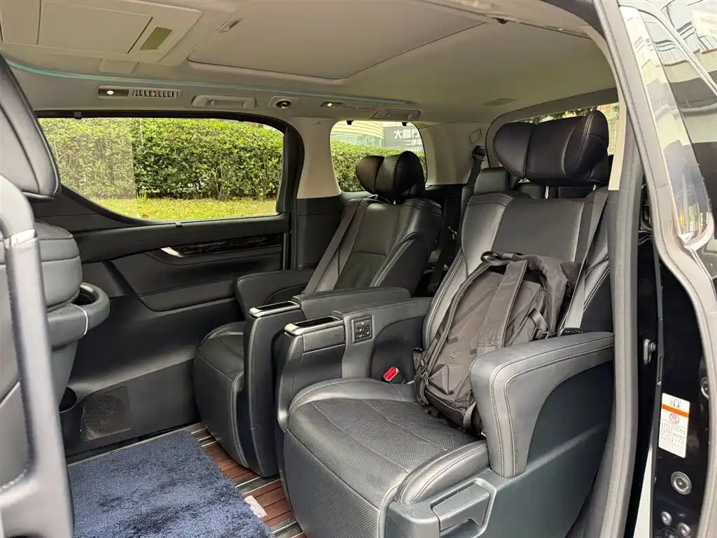 Toyota Vellfire 2020 — фото 10