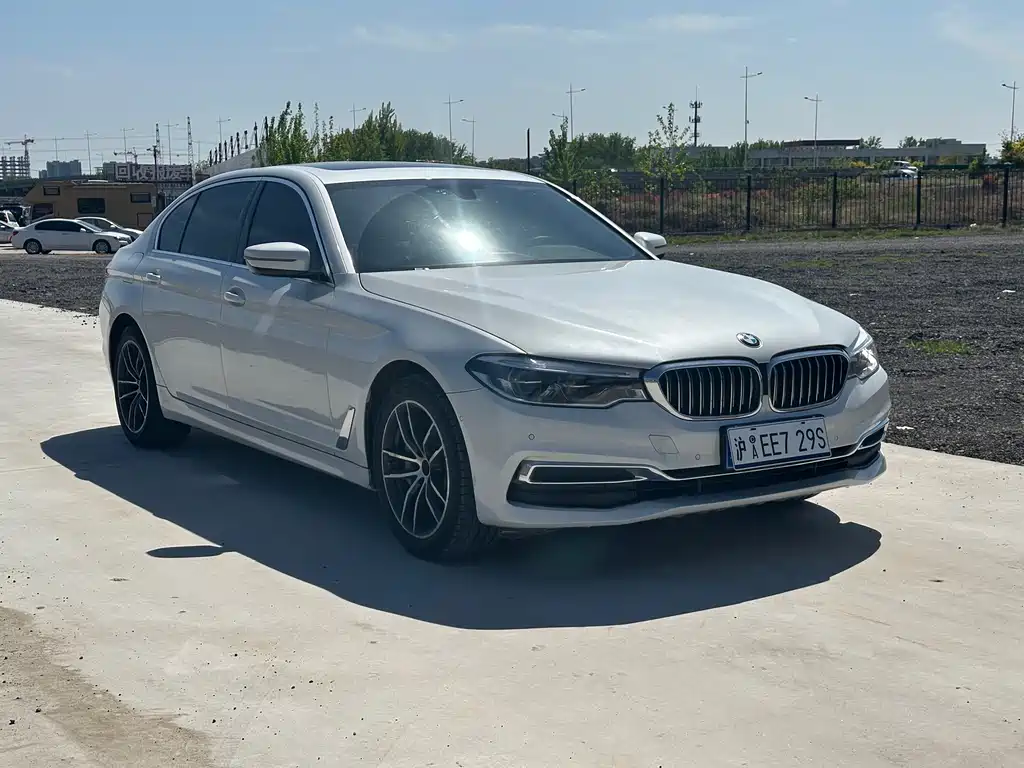 BMW 5 Series 2019 — фото 3