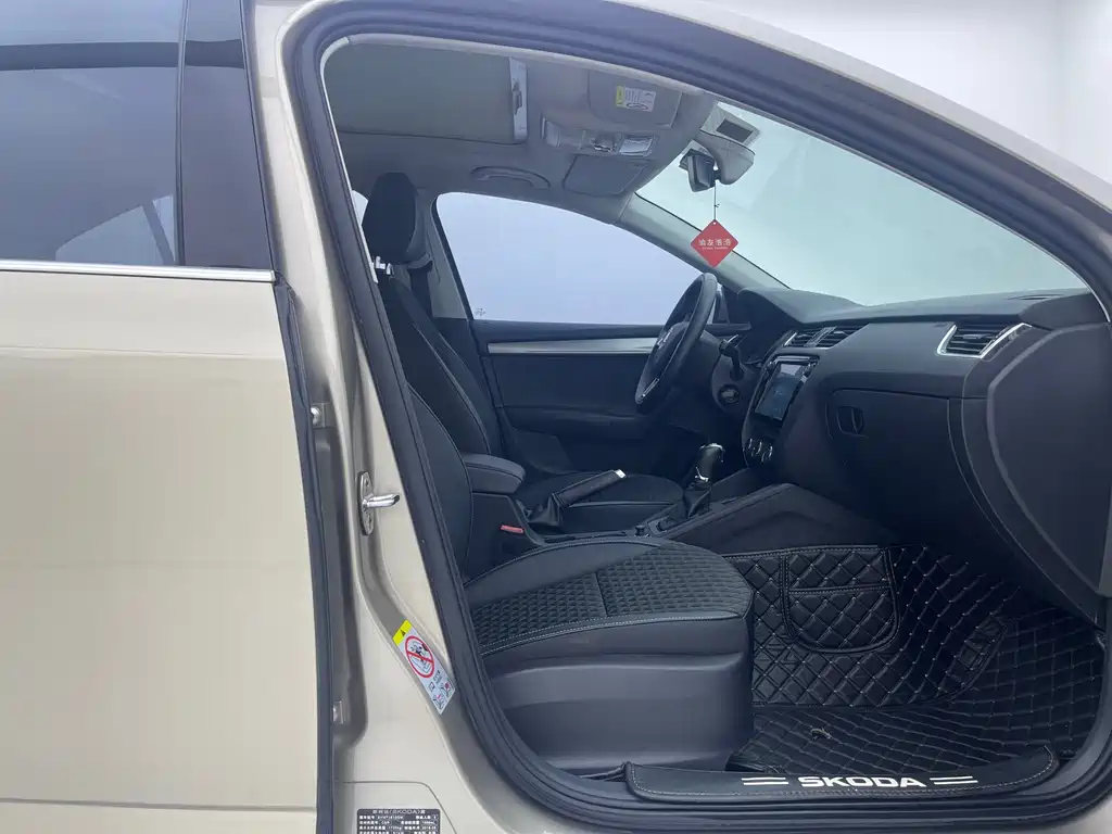 Skoda Octavia 2018 — фото 12