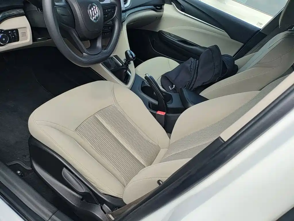Buick Excelle 2016 — фото 11