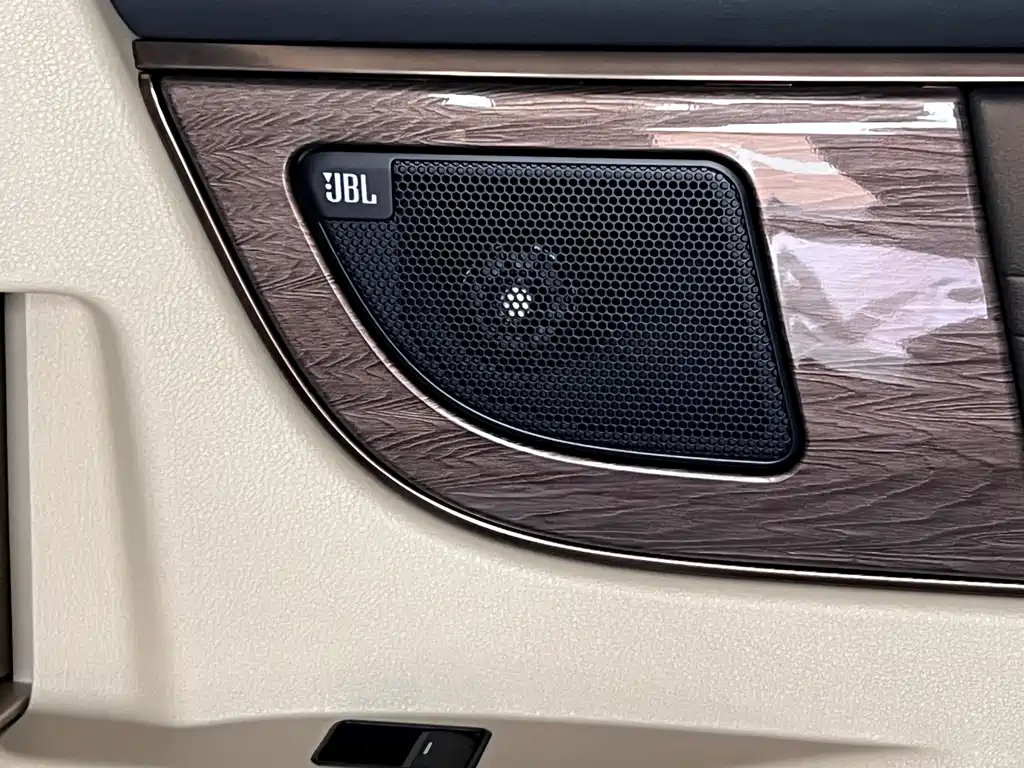 Toyota Alphard 2025 — фото 30
