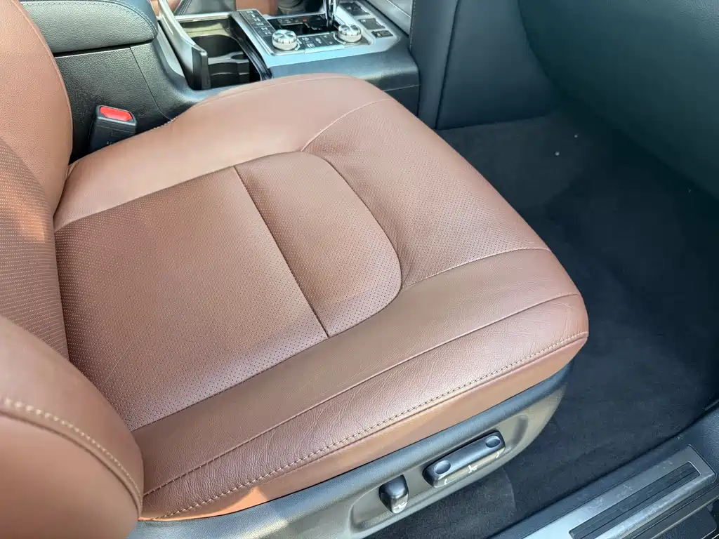 Toyota Land Cruiser 2020 — фото 31