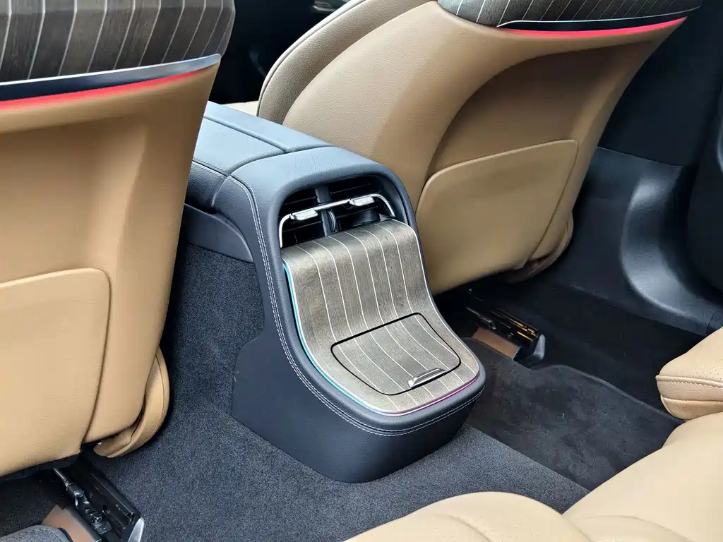Mercedes-Benz E-Class 2024 — фото 14