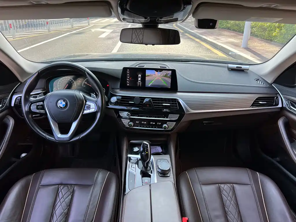 BMW 5 Series 2018 — фото 6