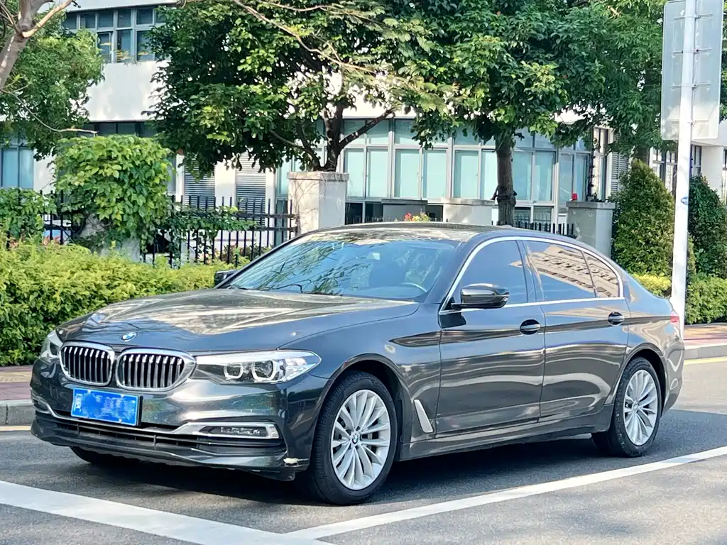 BMW 5 Series 2018 — фото 1