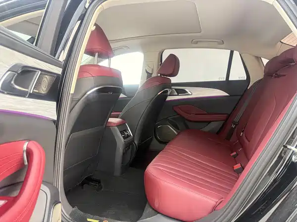 Hongqi H5 2025