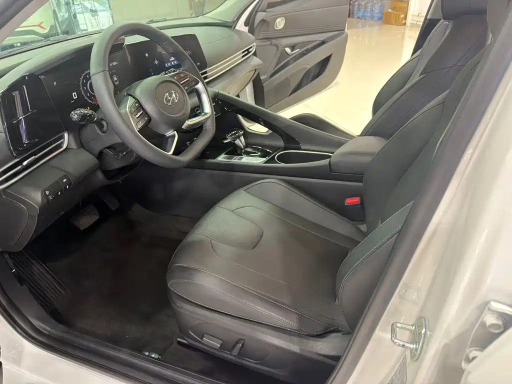 Hyundai Elantra 2022
