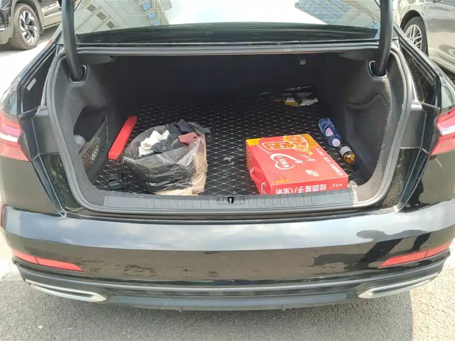 Audi A6L 2022