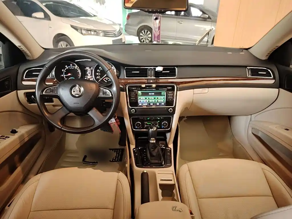 Skoda Superb 2015 — фото 10