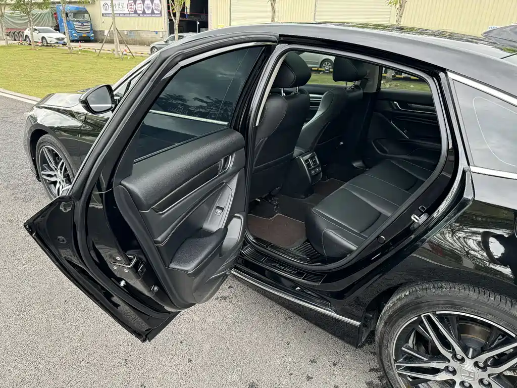 Honda Accord 2023 — фото 19