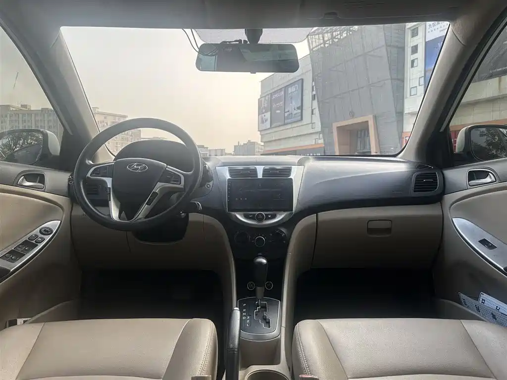 Hyundai Verna 2016 — фото 9