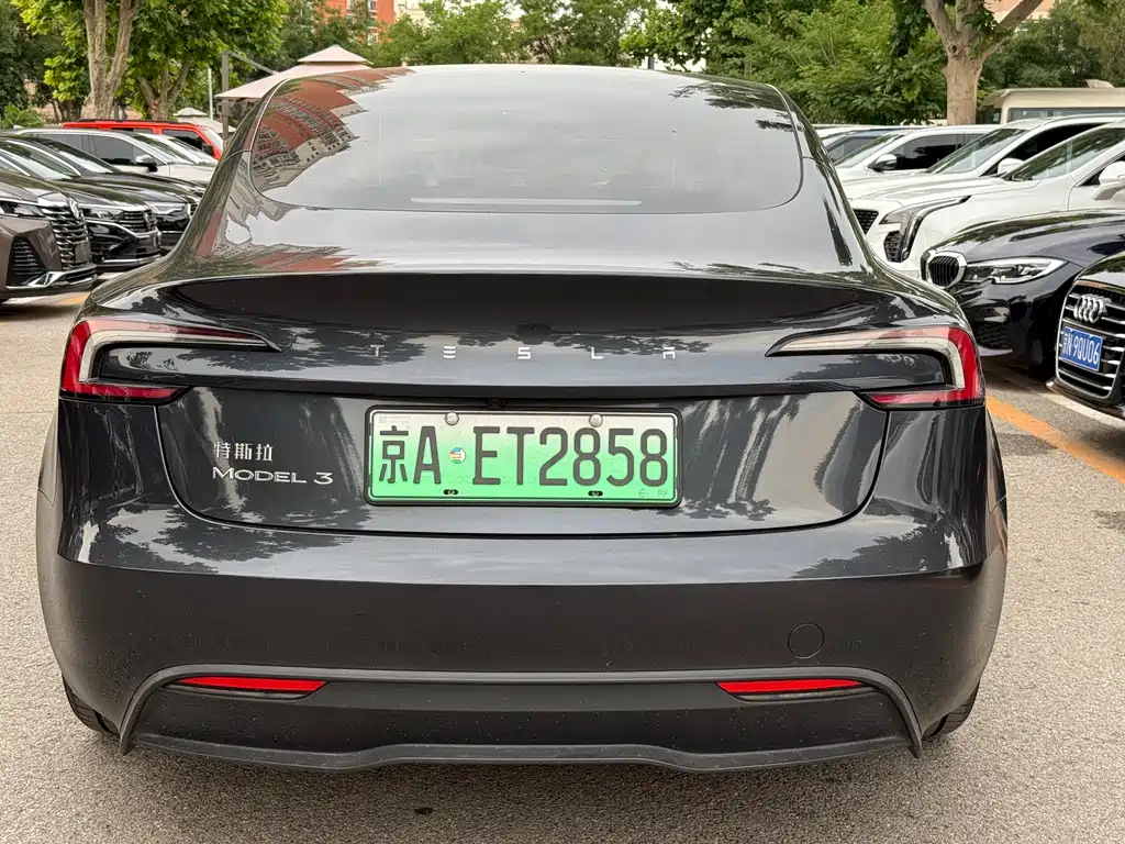 Tesla Model 3 2025 — фото 11