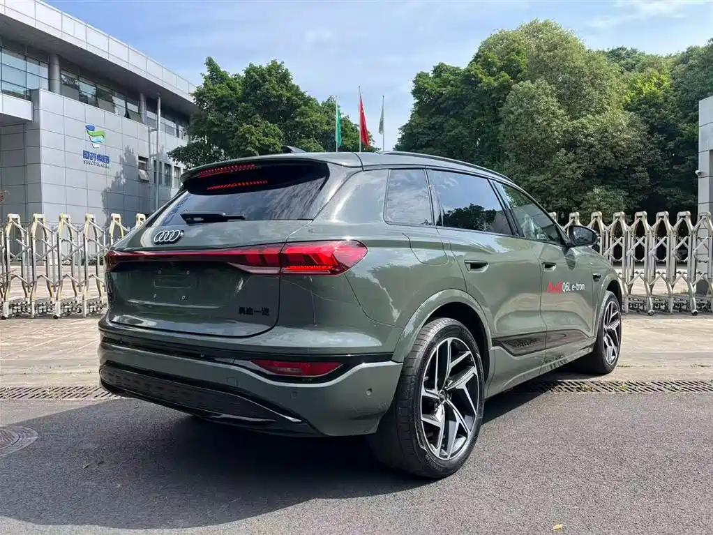Audi Q6L e-tron 2025 — фото 4