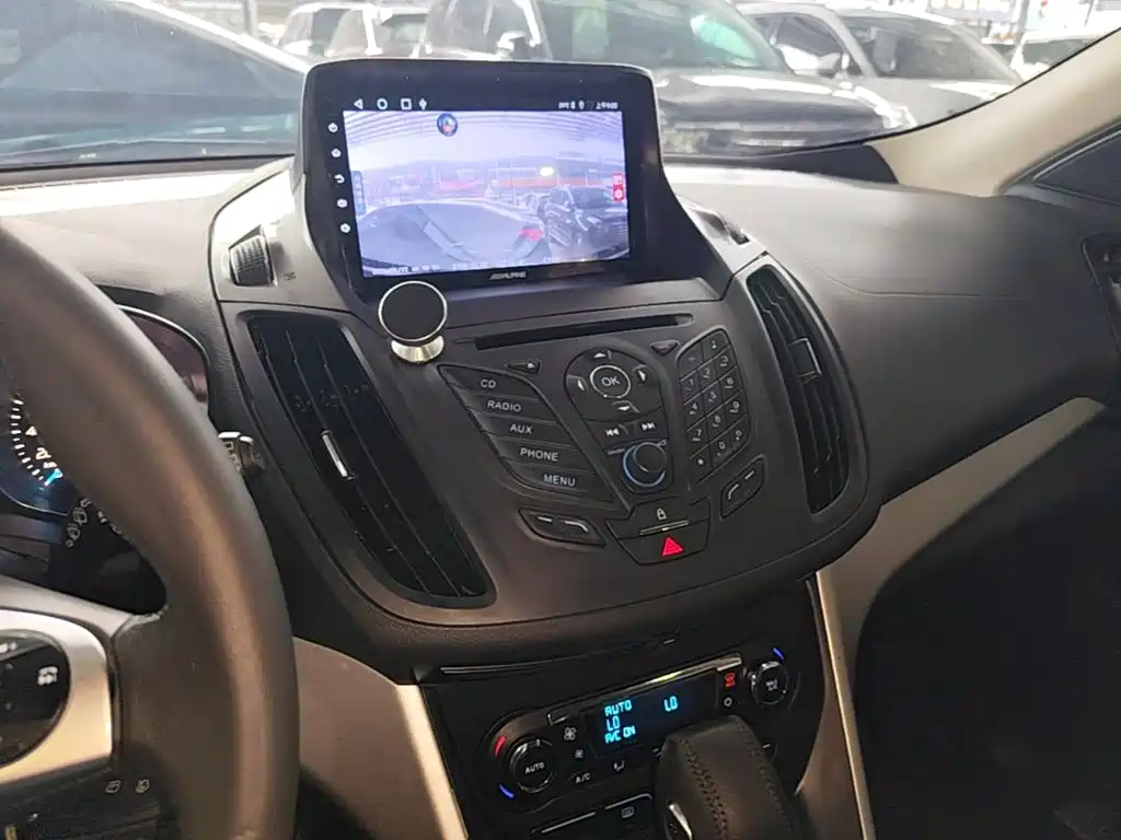 Ford Kuga 2015 — фото 13
