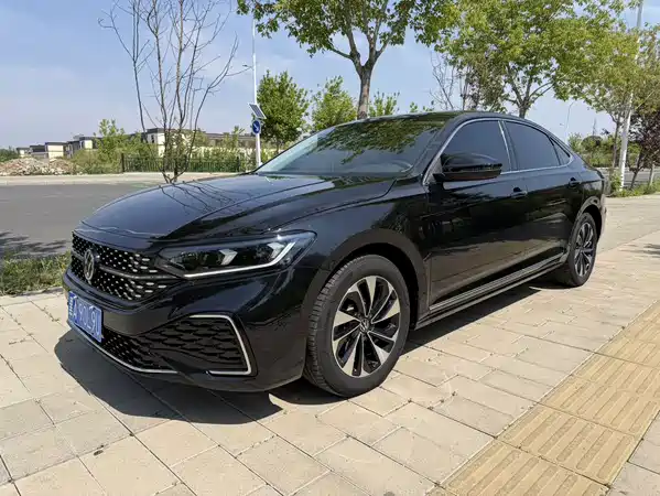 Volkswagen Passat 2023