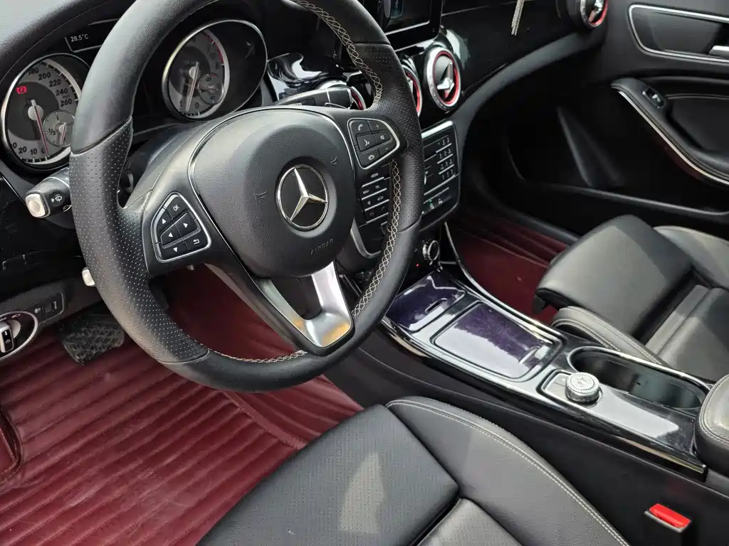 Mercedes-Benz GLA 2017 — фото 11
