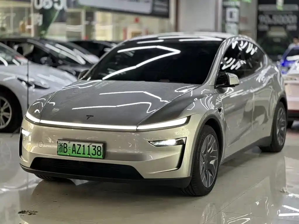 Tesla Model Y L 2025