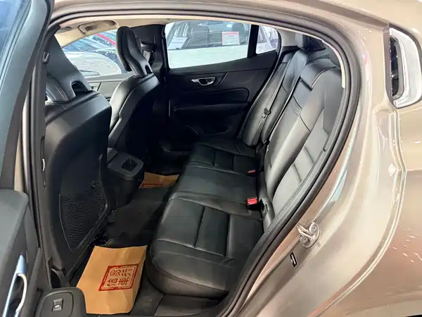 Volvo S60 2022