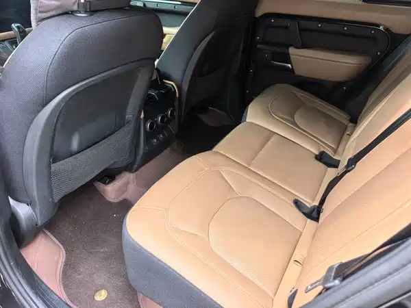 Land Rover Defender 2025