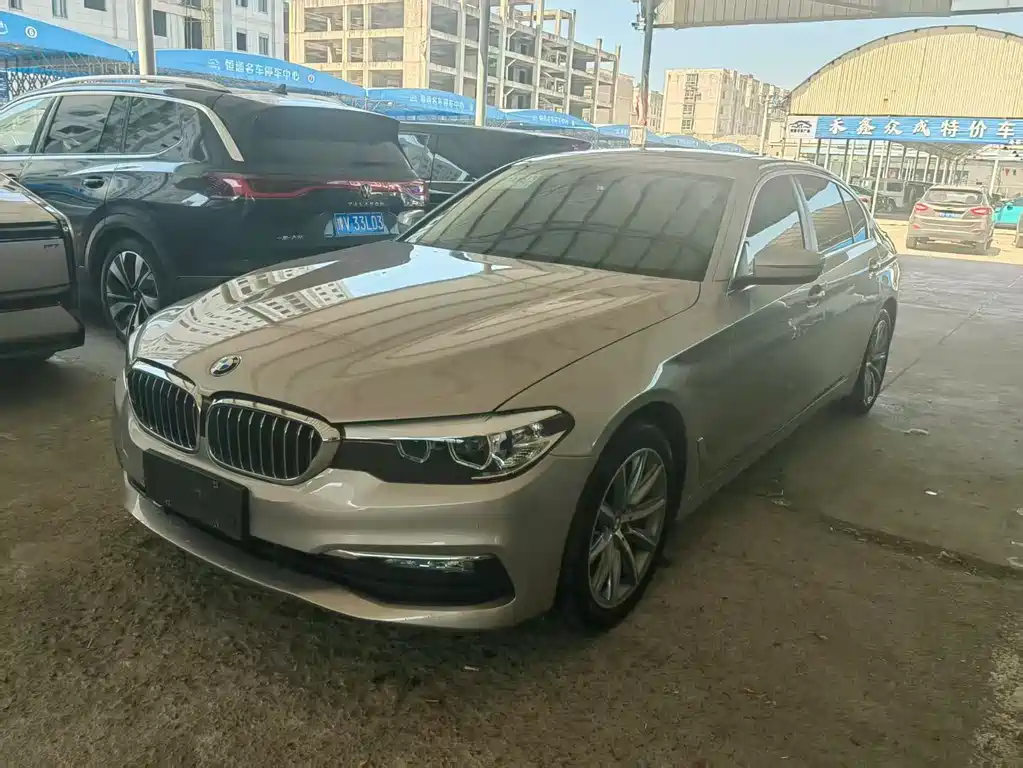 BMW 5 Series 2017 — фото 1