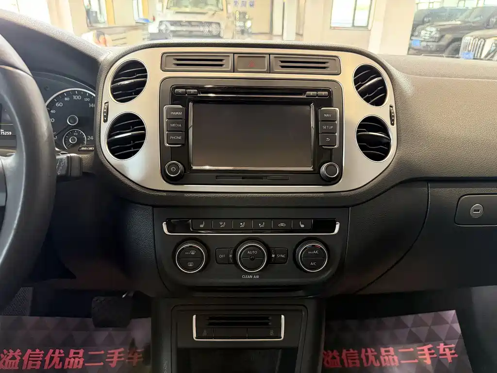 Volkswagen Tiguan 2016 — фото 11